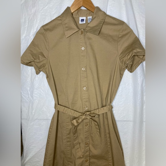 GAP factory store: Tan Button-Down utility short sleeve Dress shirt - Picture 3 of 5